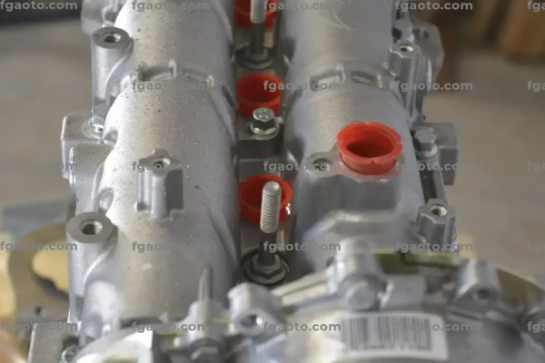 A13DT 1.3 Multijet sandık motor, enjektör yuvaları ve supap kapağı yakın plan detayı
